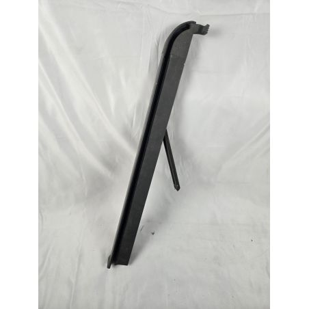 Glissiére gauche pour volet roulant V21 en hauteur M04