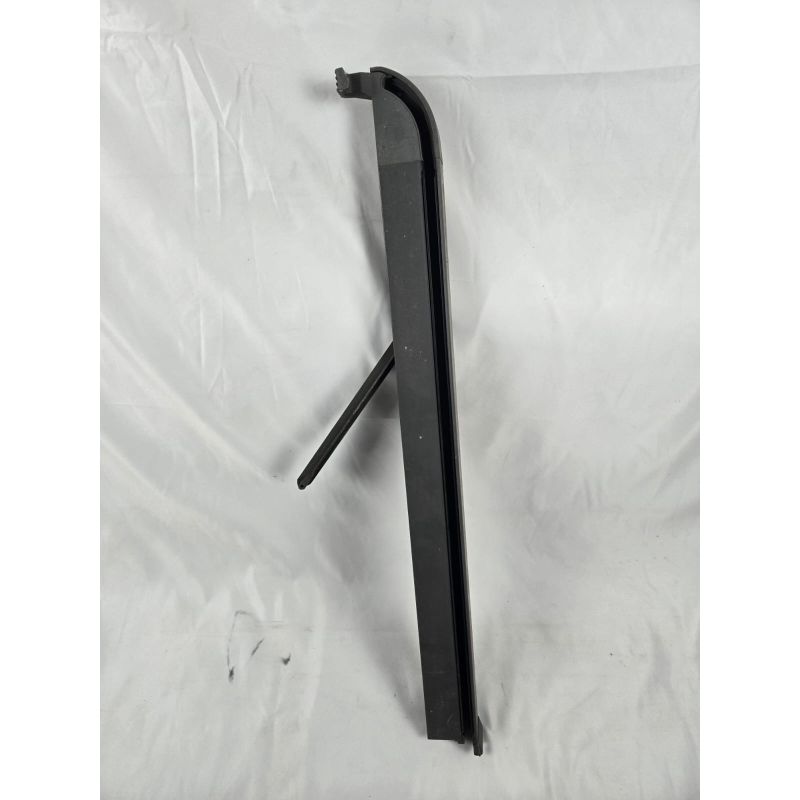 Glissiére droite pour volet roulant V21 en hauteur M04